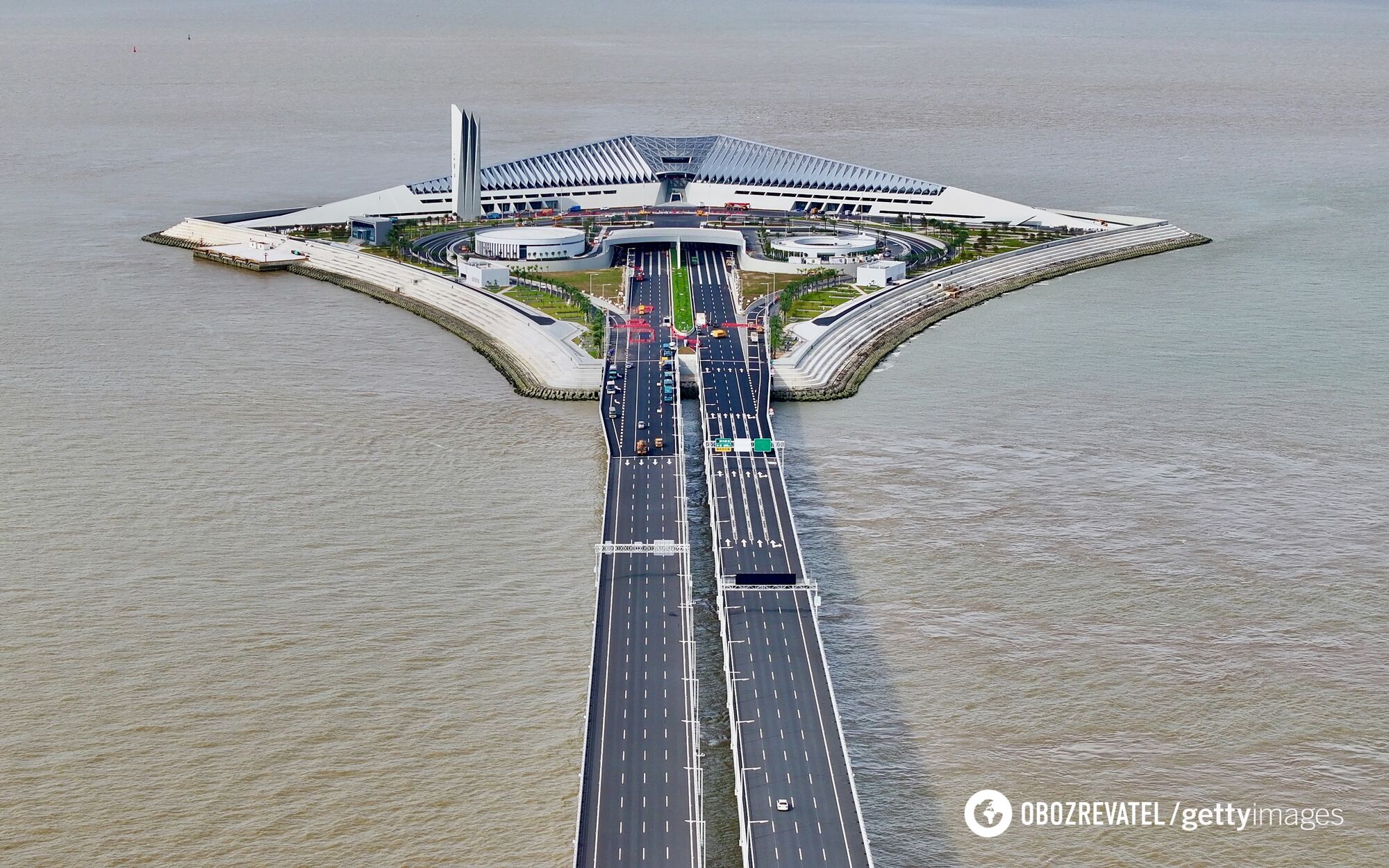 10 world records. A unique system of bridges and tunnels has been opened in China: what makes it special