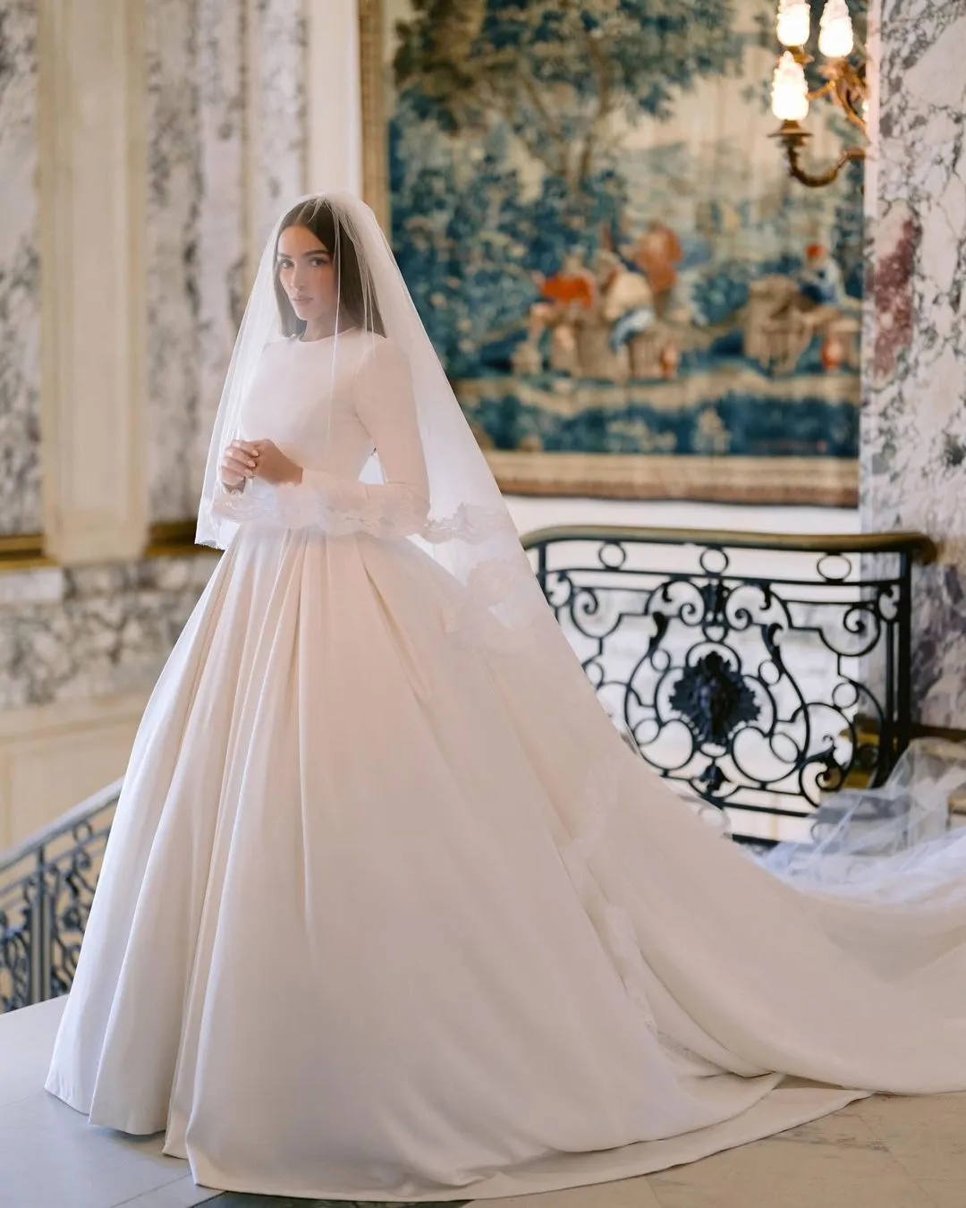 Olivia Culpo wyszła za mąż: jak wyglądała jej suknia ślubna od Dolce&Gabbana i dlaczego Miss Universe wybrała tak nietypową kreację? Zdjęcie