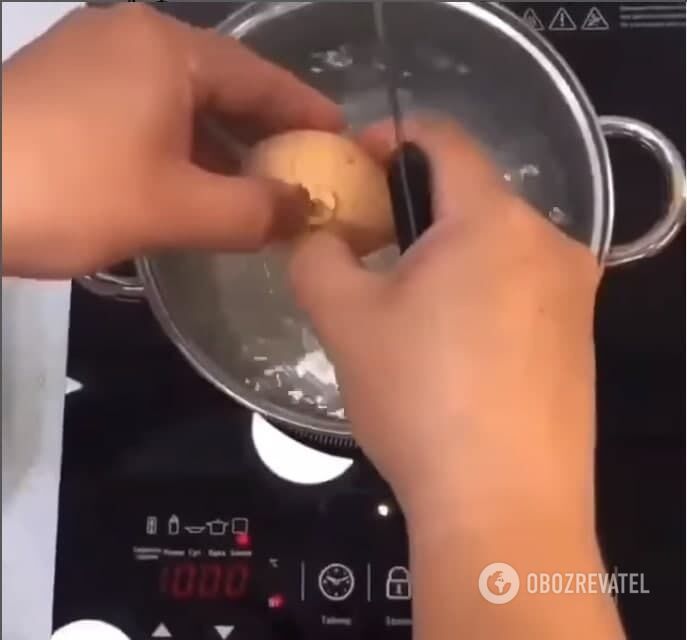 Technique for cooking three eggs in one pot at once