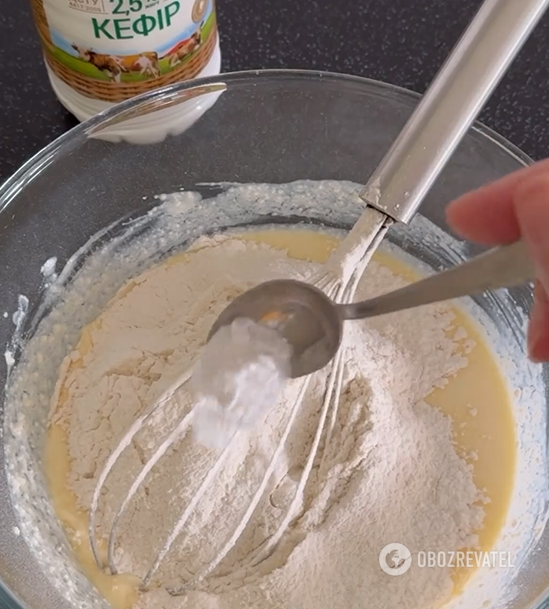 Elementary pancakes in a pan: they are much easier to prepare than cheesecakes