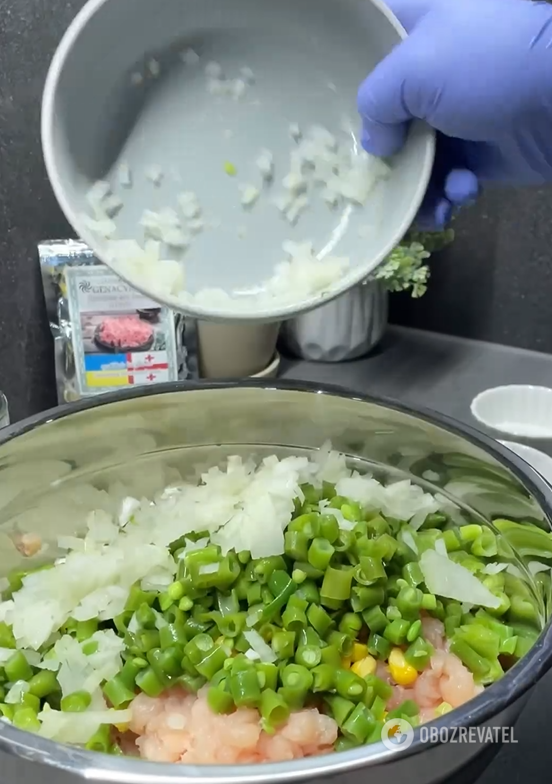 What to add to the minced chicken cutlets to make them juicy: a very simple technology