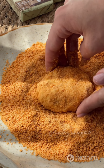 Processed cheese cutlets: how to make crispy on the outside and soft on the inside