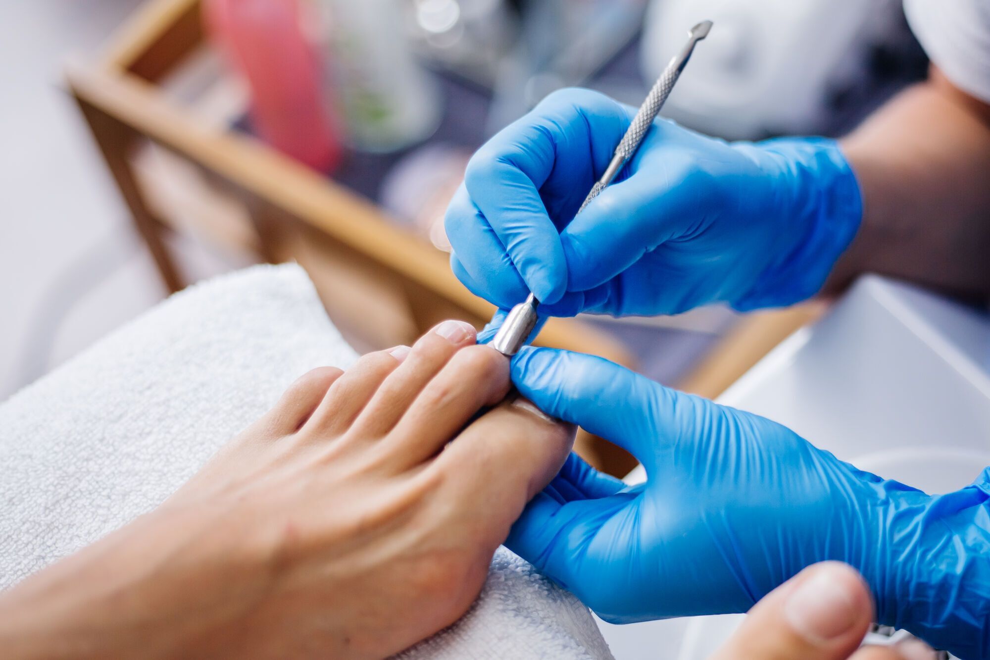 What is a dry pedicure and how does it differ from a traditional one ...