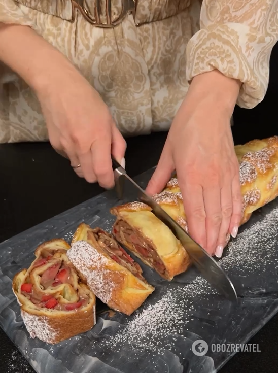 How to make a pancake in the oven: you can add seasonal berries inside