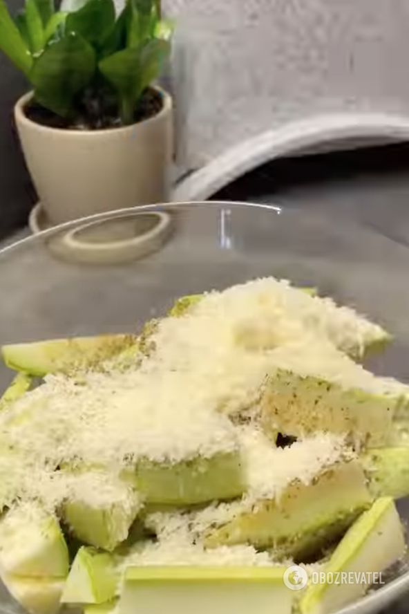 Zucchini in cheese breading