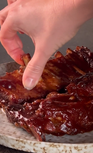 The most delicious ribs in barbecue sauce: baked in the oven