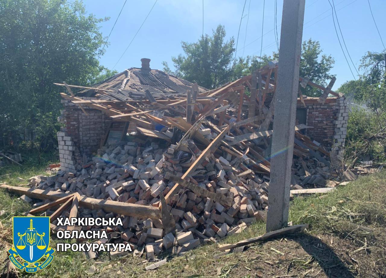 Russians hit Kharkiv region railway station with Iskander missile twice, killing a rescuer and a policeman: dozens of people wounded. Photo and video