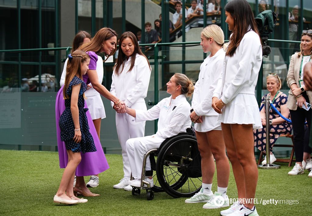 Smiling and in an elegant look: Kate Middleton appeared in public with daughter Charlotte. Photo