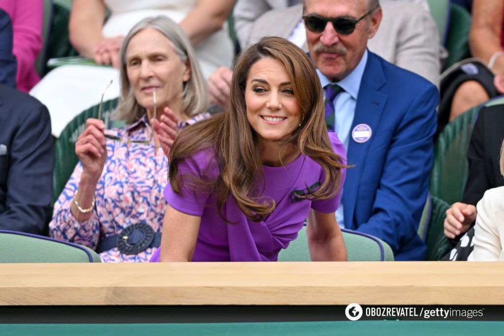 Smiling and in an elegant look: Kate Middleton appeared in public with daughter Charlotte. Photo