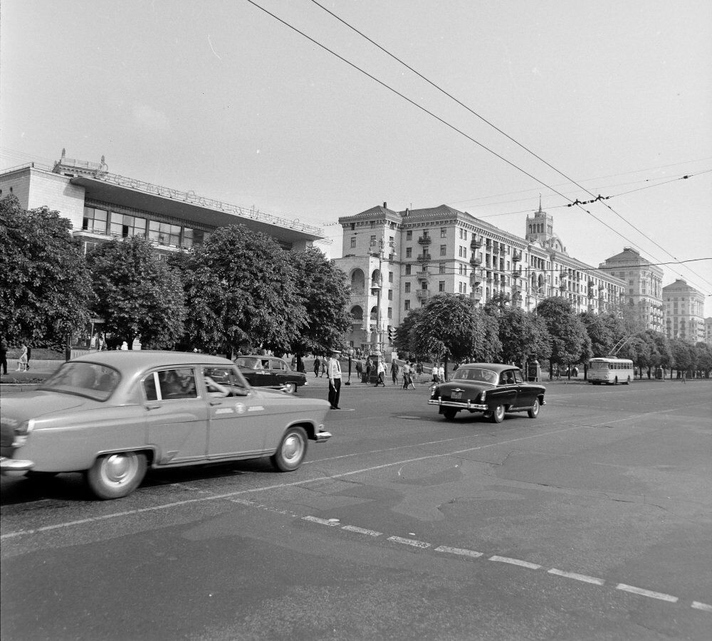 The web shows how Kyiv looked in the pictures of the Hungarian photographer in 1965. Archival photos