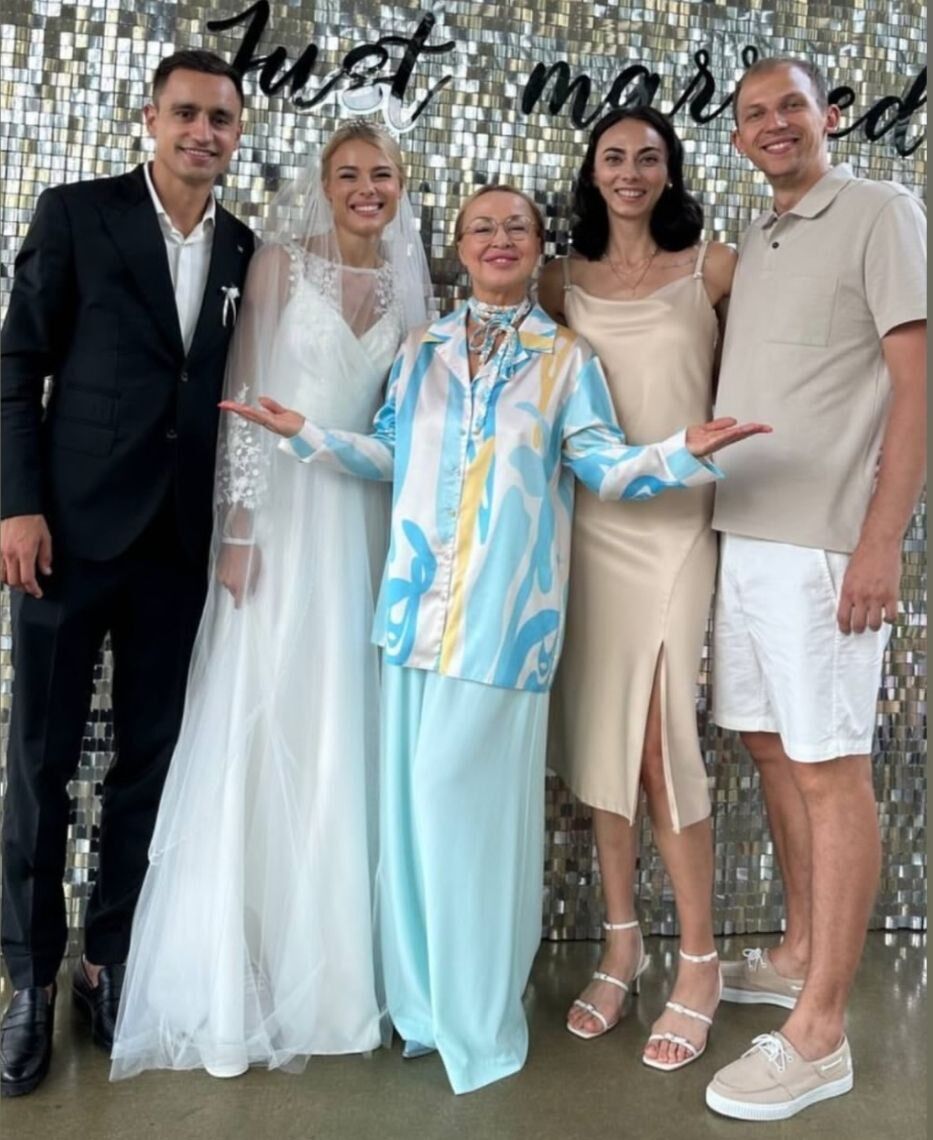 The famous Ukrainian beauty athlete got married. Photo