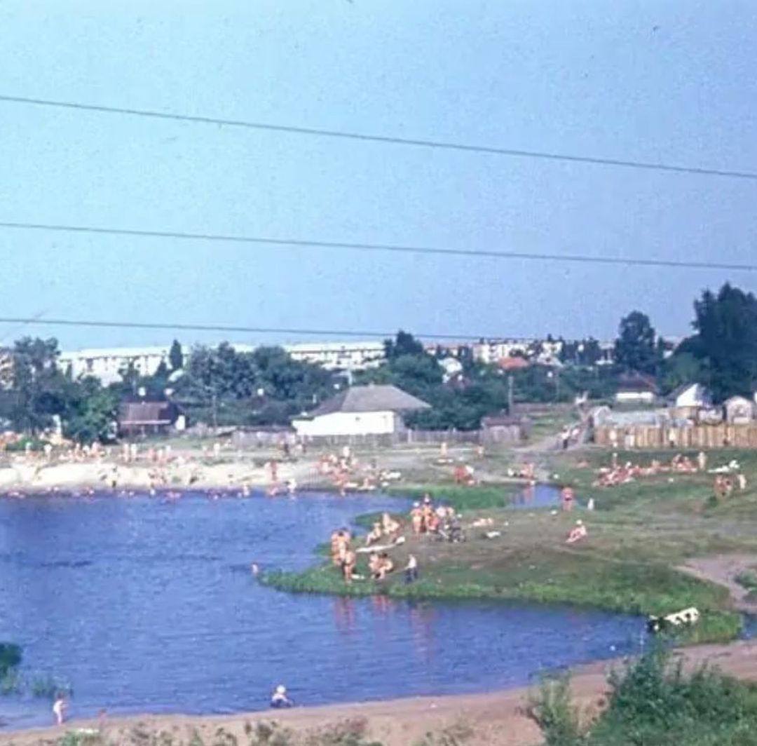 The network showed how Kyiv residents used to escape the heat on the capital's beaches in the 1980s. Archival photos