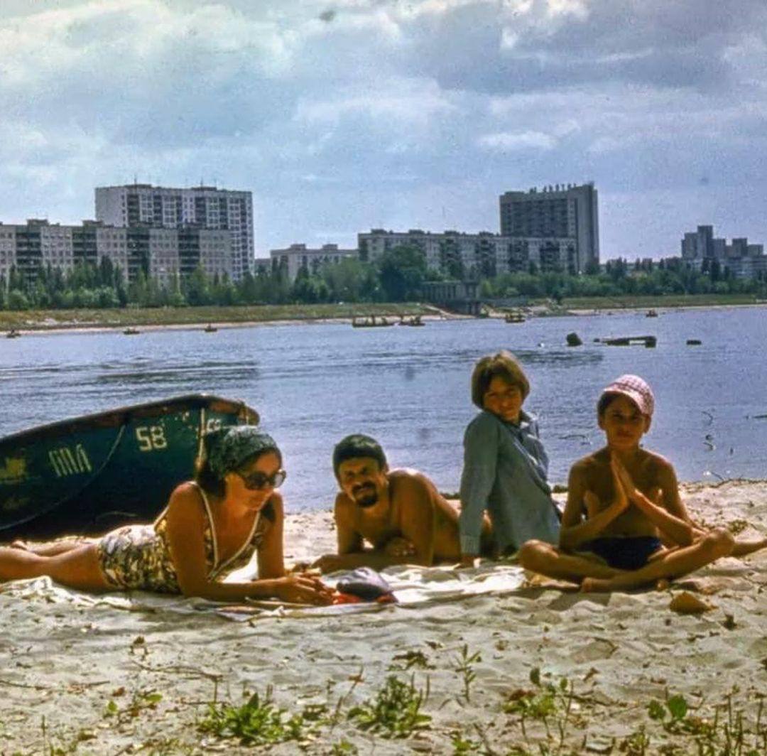 The network showed how Kyiv residents used to escape the heat on the capital's beaches in the 1980s. Archival photos