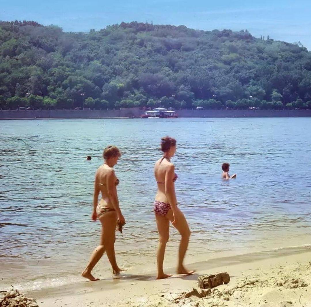 The network showed how Kyiv residents used to escape the heat on the capital's beaches in the 1980s. Archival photos