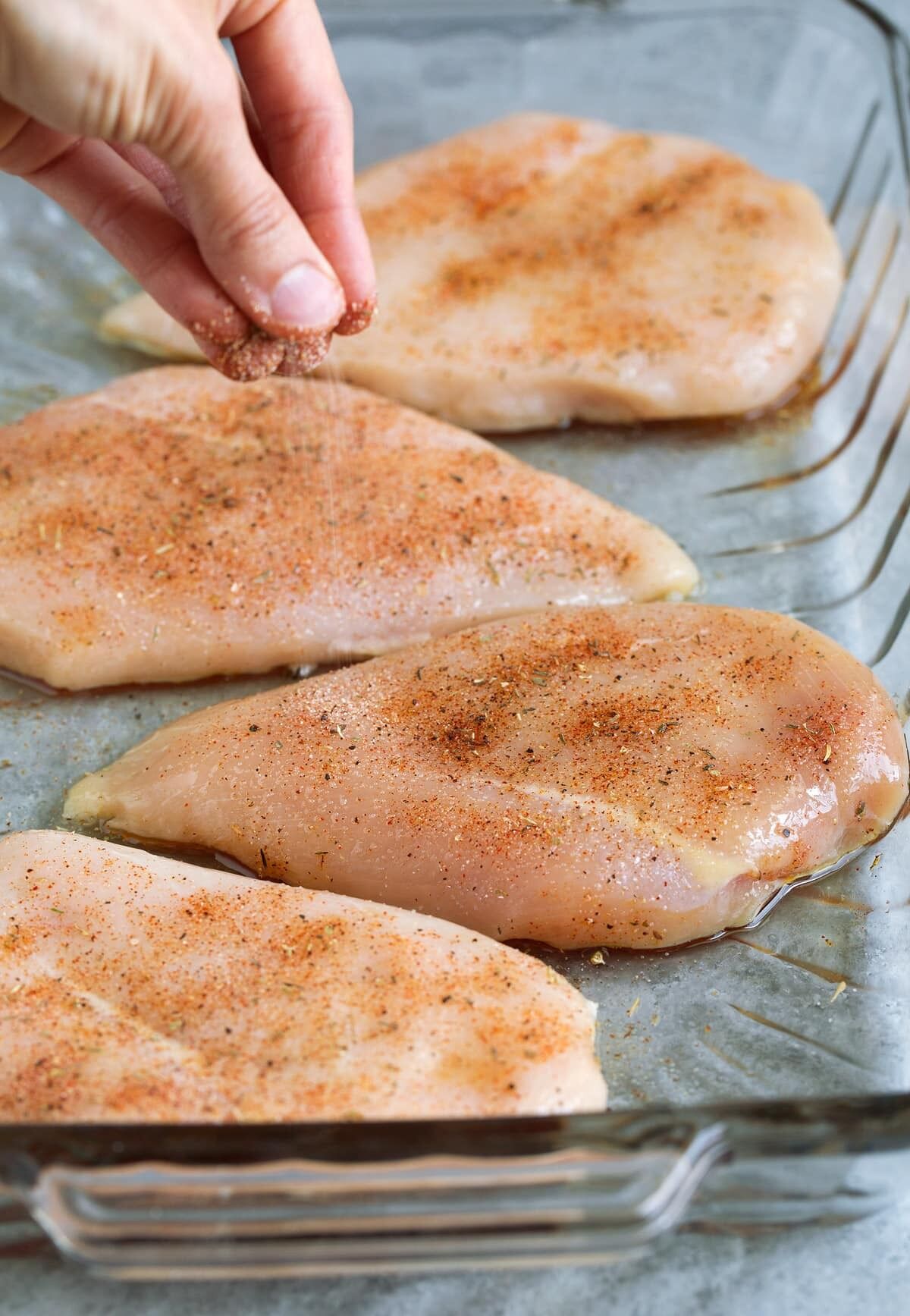 Dlaczego smażony kurczak okazuje się suchy: nigdy nie gotuj mięsa w ten sposób