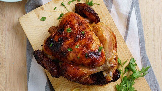Dlaczego smażony kurczak okazuje się suchy: nigdy nie gotuj mięsa w ten sposób