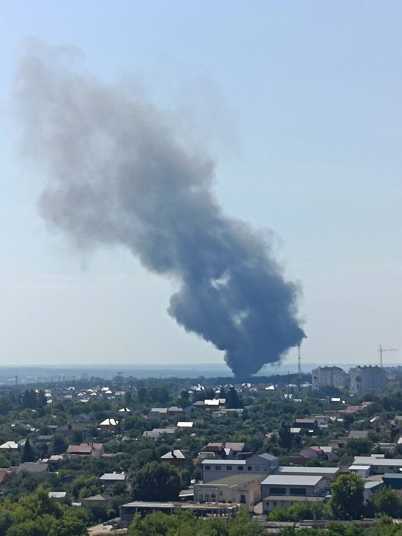 Massive fire breaks out in the Russian city of Kursk, with black smoke rising. Photo and video