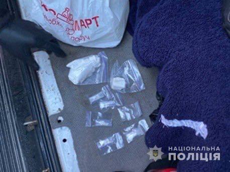 Narkotyki były dostarczane pod przykrywką kosmetyków: policja zablokowała przemyt narkotyków z Europy na Ukrainę. Zdjęcie