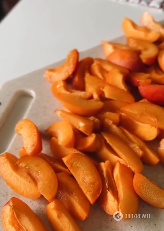 Trendy summer dessert with apricots: how to impress your family 