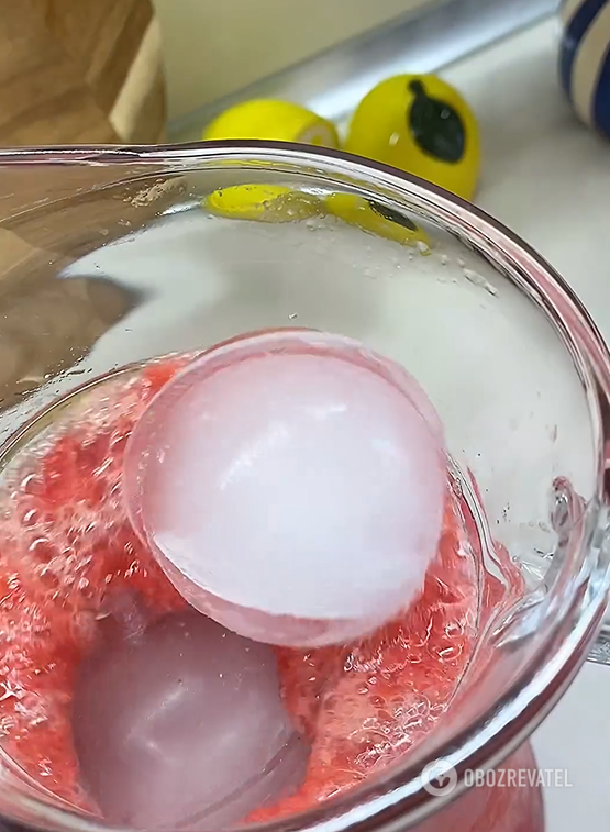 Chłodna lemoniada malinowa na upały: jak przygotować zdrowy napój domowej roboty