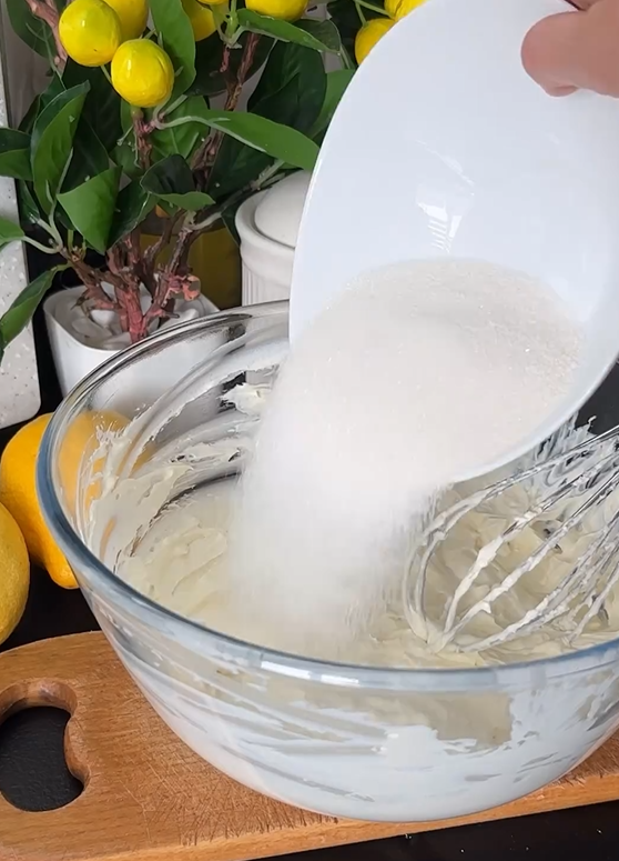 Refreshing lemon cheesecake with caramel: how to prepare 