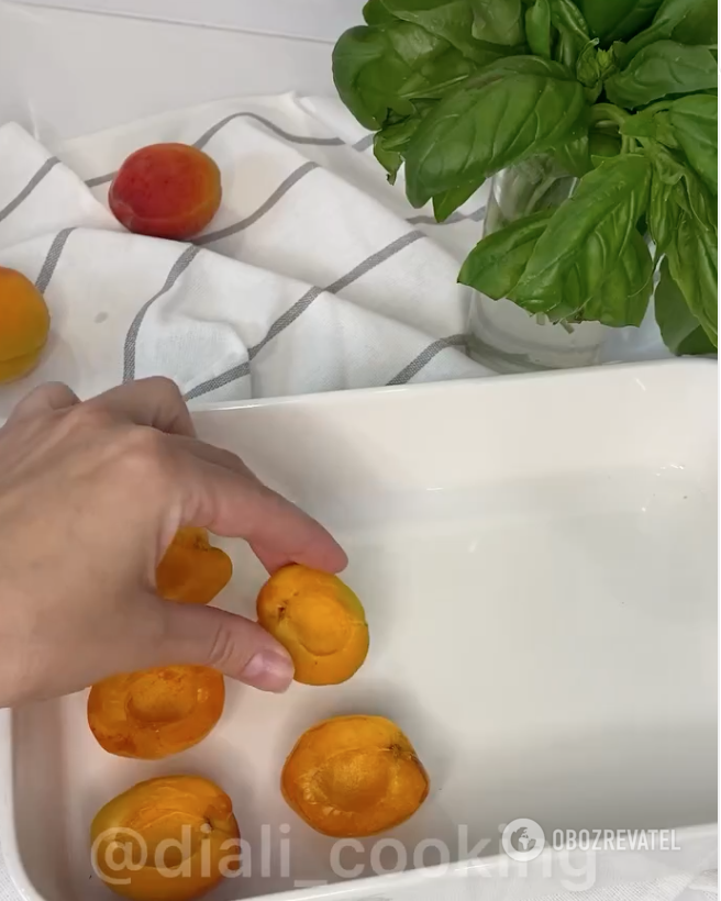 How to bake apricots deliciously