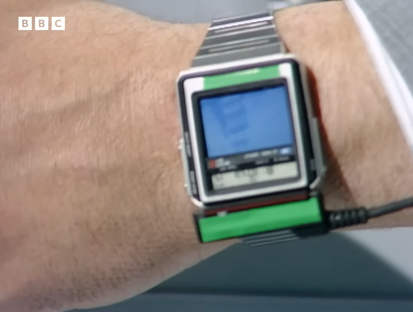 Wigs, smartwatches, and VR: how the man of the future was imagined in 1987. Video