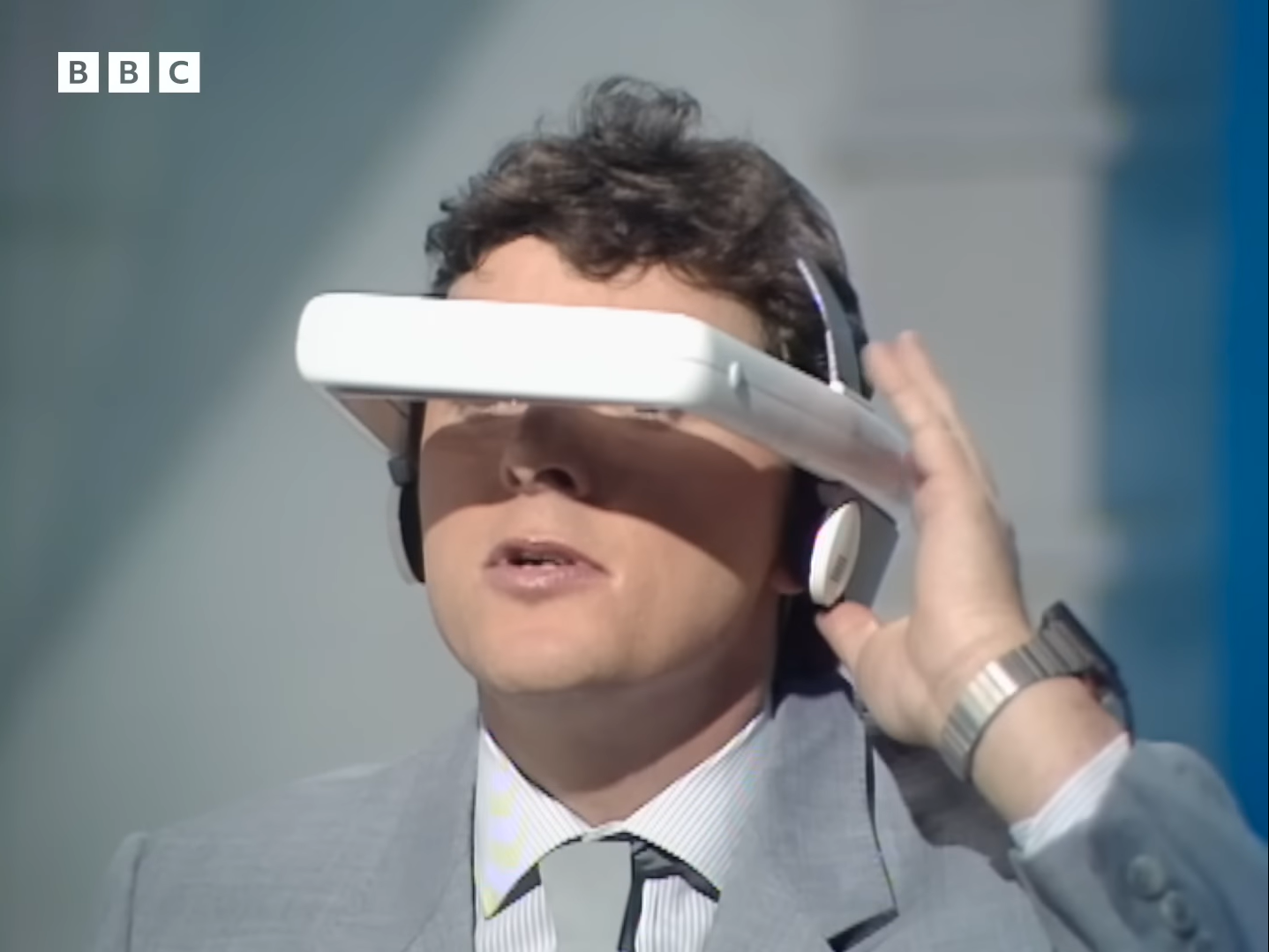 Peruki, smartwatche i VR: jak wyobrażano sobie człowieka przyszłości w 1987 r. Wideo