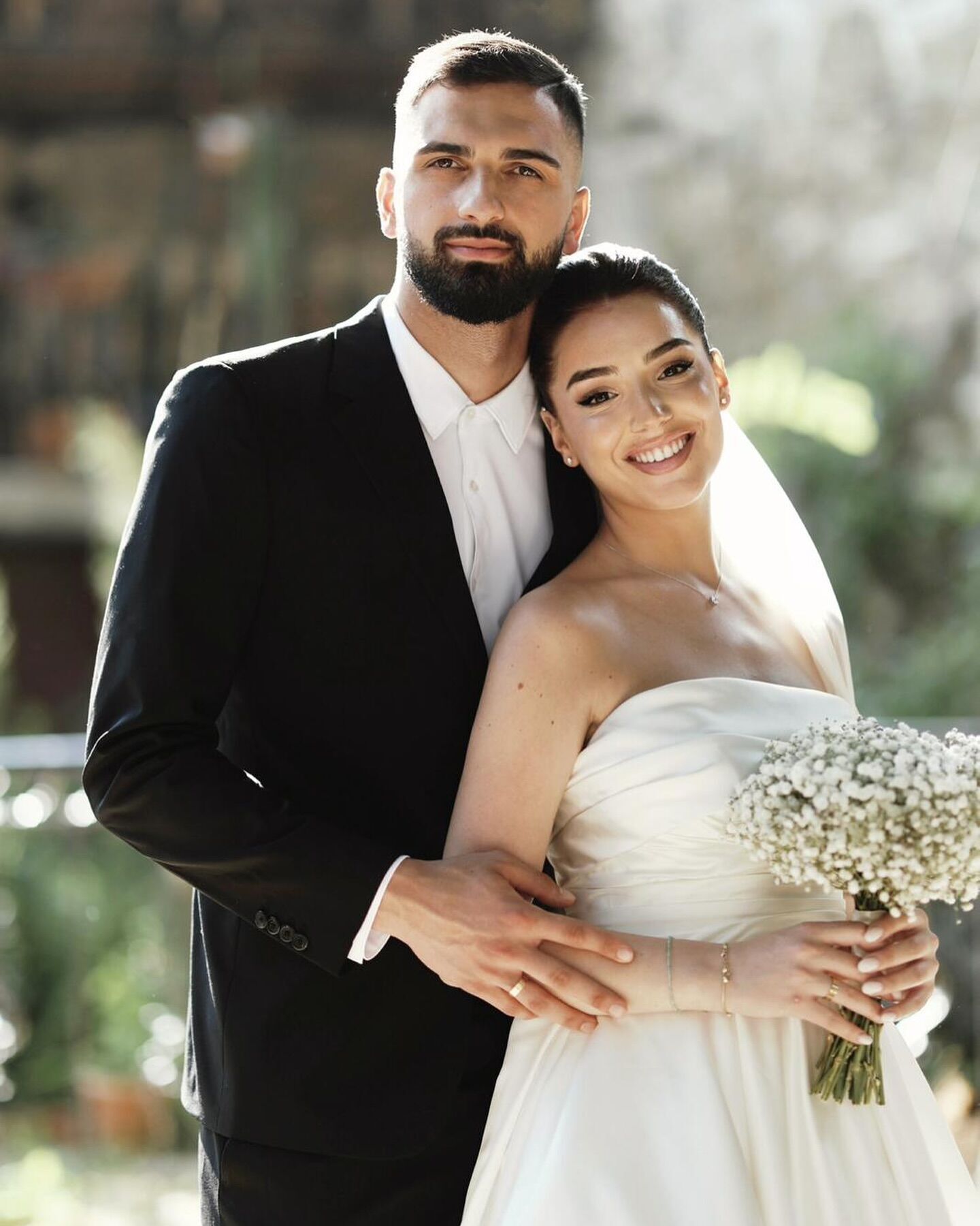 The world's most expensive goalkeeper married a pregnant Georgian woman. Photo