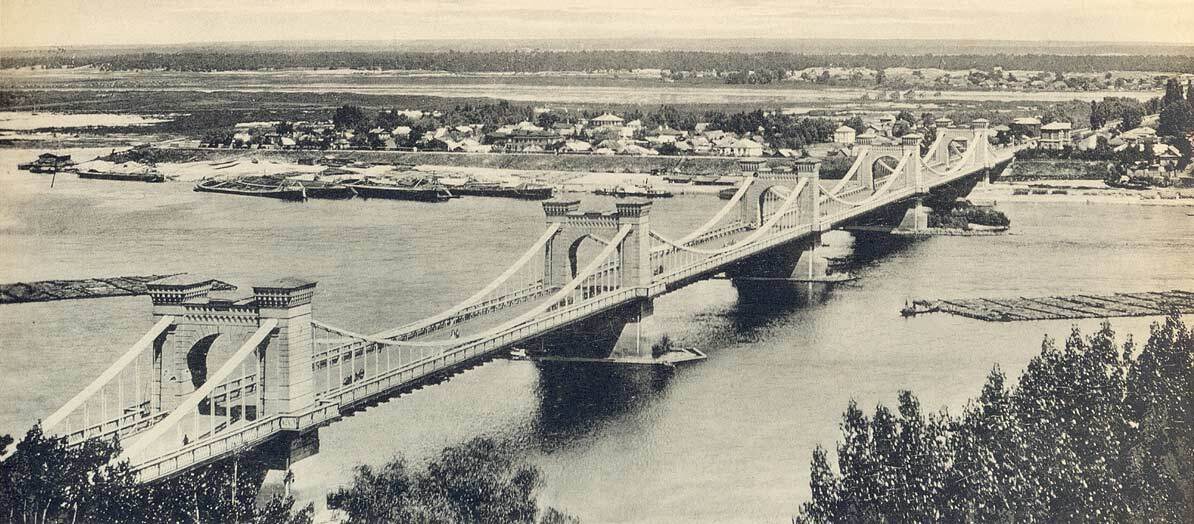 The web shows what one of the first major bridges in Kyiv looked like in the early twentieth century. Photo