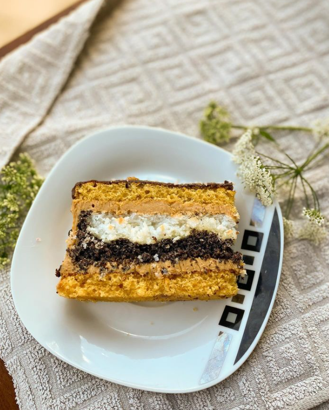 Honey cake in a new way: be sure to add poppy seeds and coconut flakes