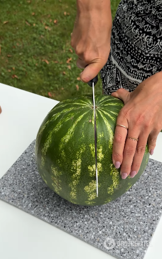 How to cut watermelon beautifully and easily for a feast: life hack