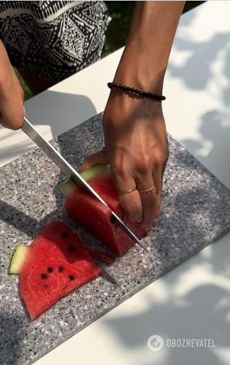 How to cut watermelon beautifully and easily for a feast: life hack