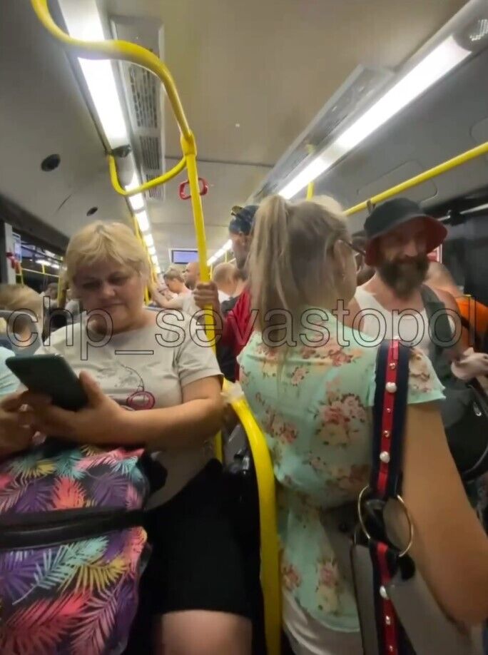 A conflict broke out in a trolleybus in Sevastopol over the Russian anthem. Video