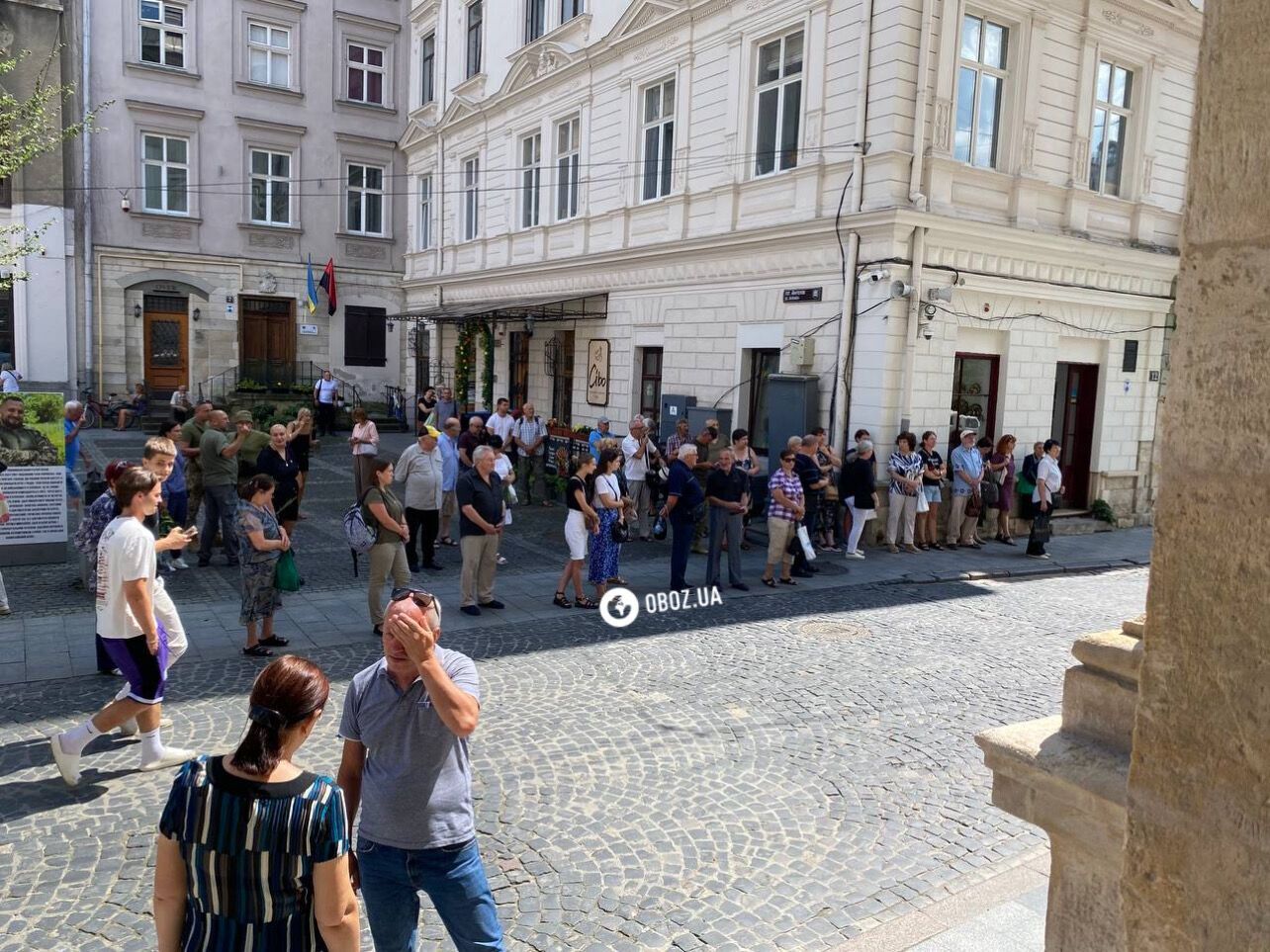 Hundreds of people came: the funeral of Farion is taking place in Lviv, the military are among those present. Photos and video