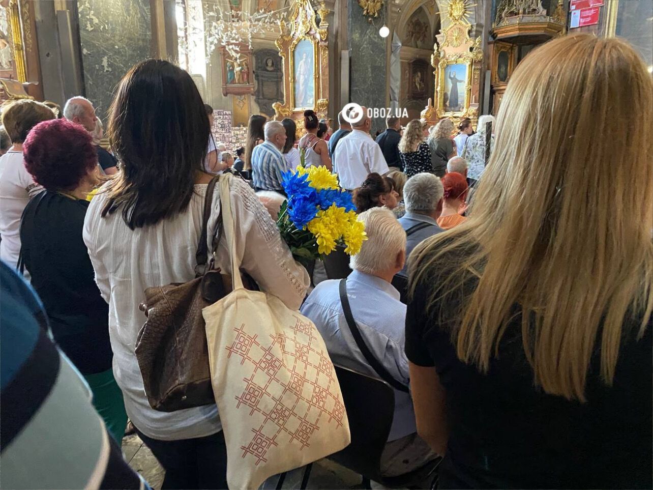 Hundreds of people came: the funeral of Farion is taking place in Lviv, the military are among those present. Photos and video