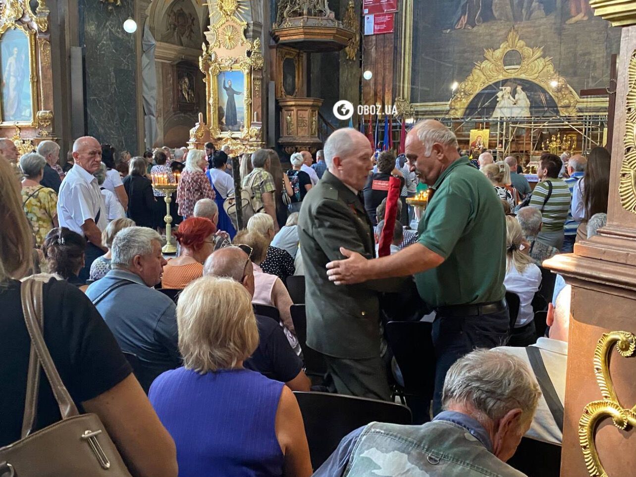 Hundreds of people came: the funeral of Farion is taking place in Lviv, the military are among those present. Photos and video