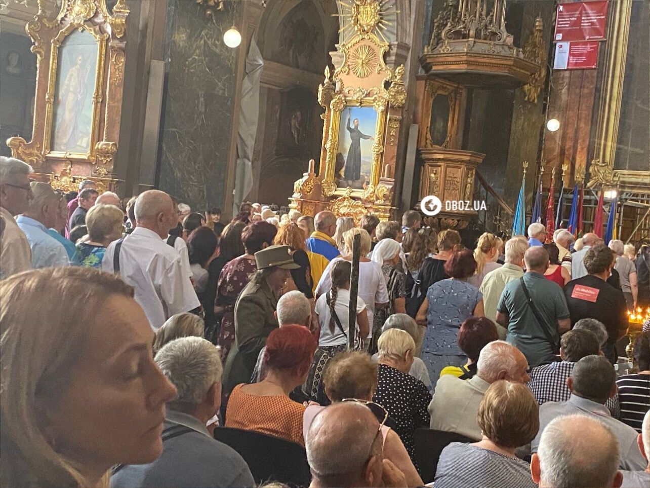 Hundreds of people came: the funeral of Farion is taking place in Lviv, the military are among those present. Photos and video