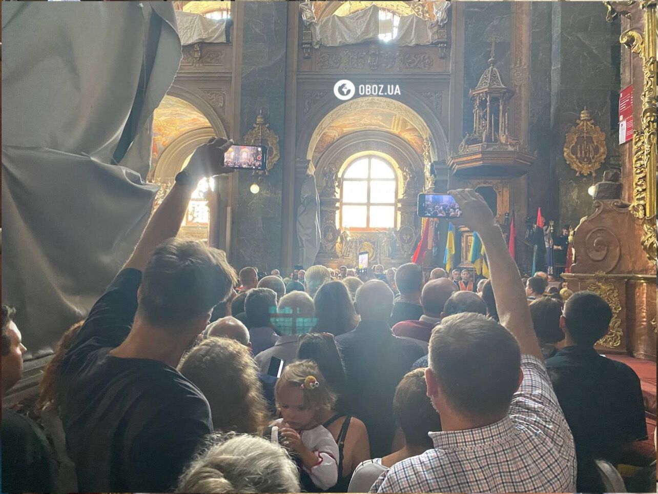 Hundreds of people came: the funeral of Farion is taking place in Lviv, the military are among those present. Photos and video