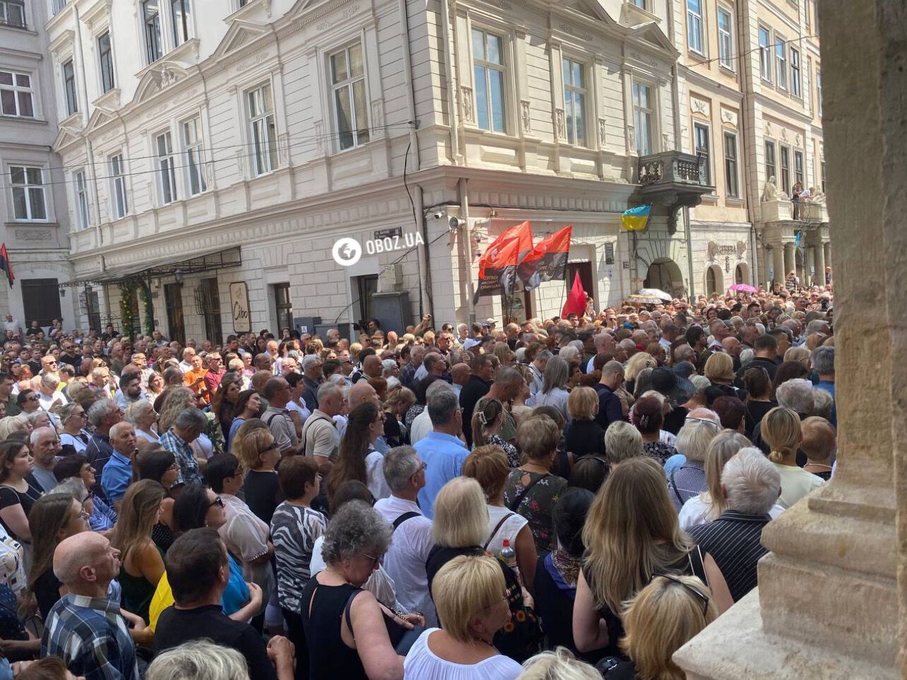 Hundreds of people came: the funeral of Farion is taking place in Lviv, the military are among those present. Photos and video