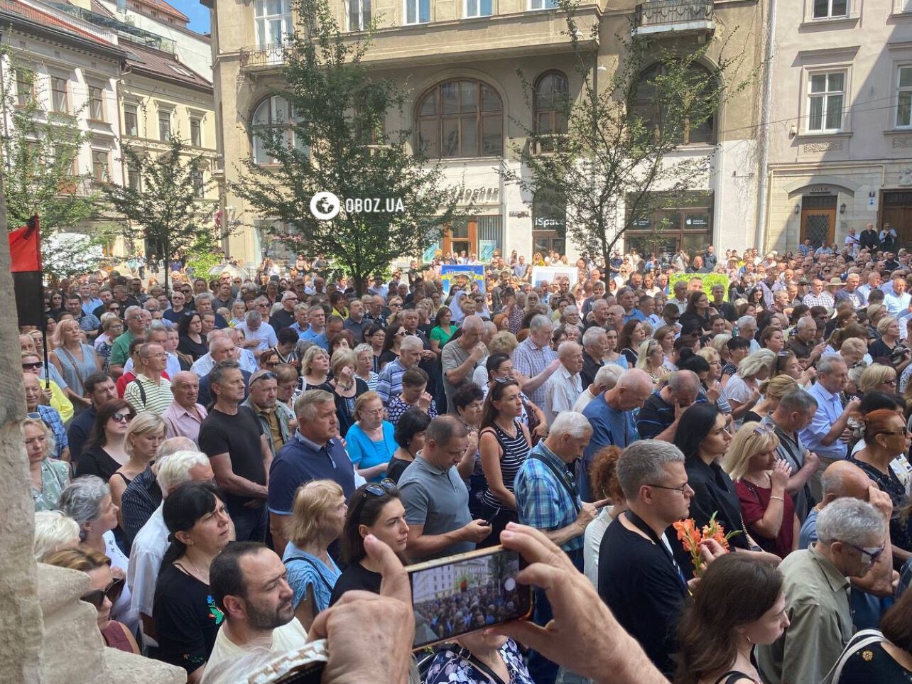 Hundreds of people came: the funeral of Farion is taking place in Lviv, the military are among those present. Photos and video