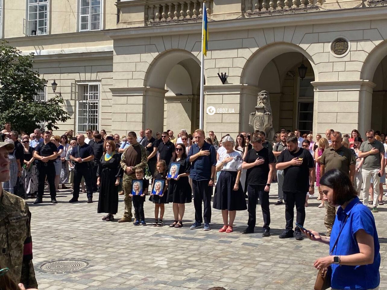 Hundreds of people came: the funeral of Farion is taking place in Lviv, the military are among those present. Photos and video