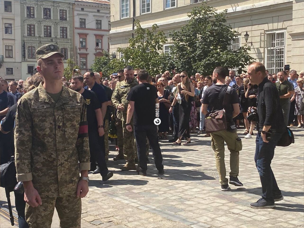 Hundreds of people came: the funeral of Farion is taking place in Lviv, the military are among those present. Photos and video