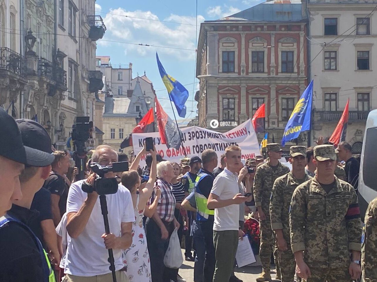 Hundreds of people came: the funeral of Farion is taking place in Lviv, the military are among those present. Photos and video