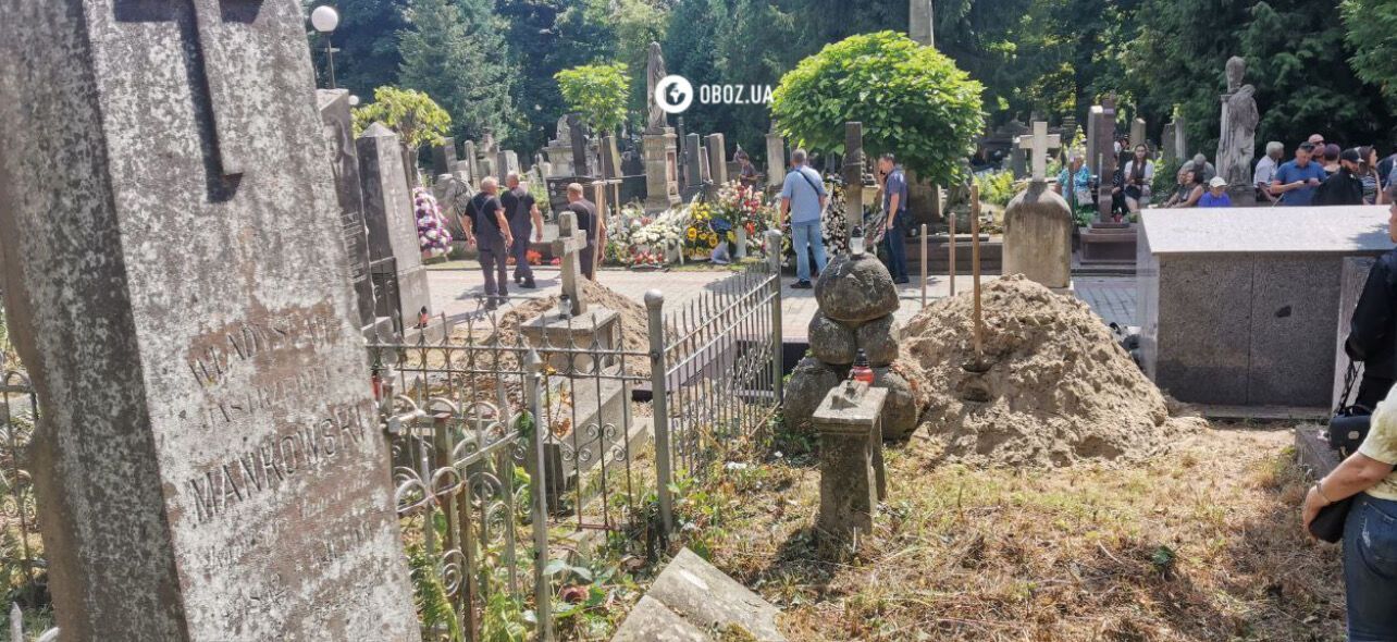 Hundreds of people came: the funeral of Farion is taking place in Lviv, the military are among those present. Photos and video