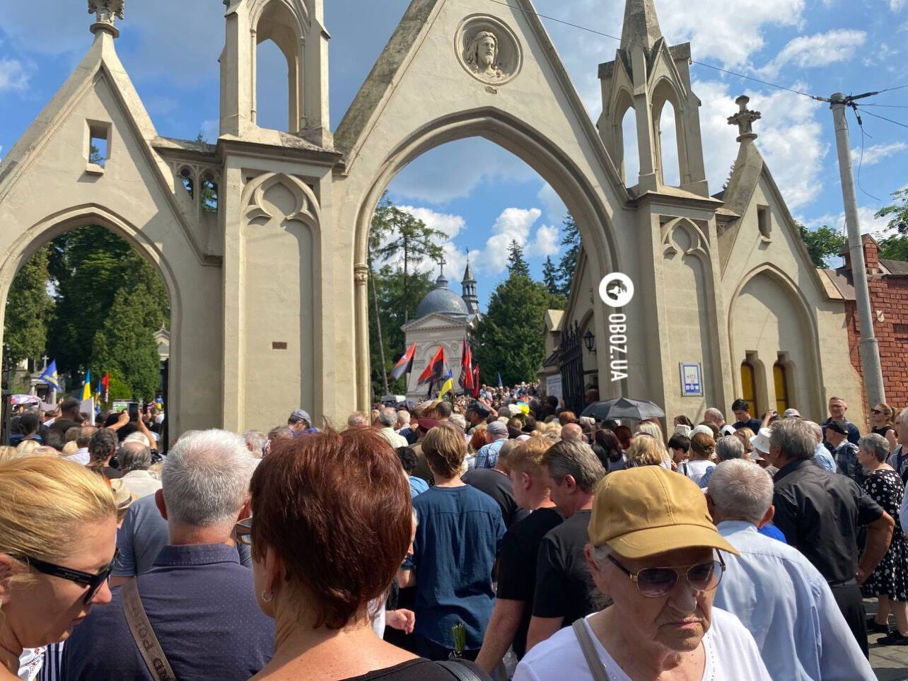 Hundreds of people came: the funeral of Farion is taking place in Lviv, the military are among those present. Photos and video