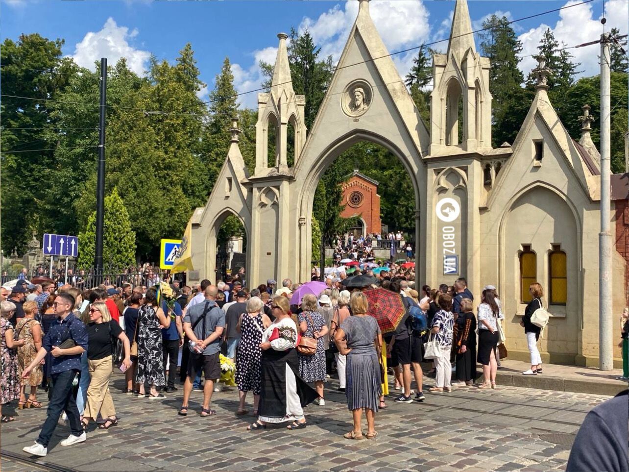 Hundreds of people came: the funeral of Farion is taking place in Lviv, the military are among those present. Photos and video