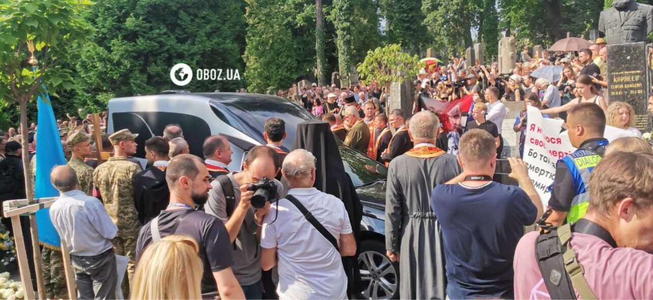 Hundreds of people came: the funeral of Farion is taking place in Lviv, the military are among those present. Photos and video