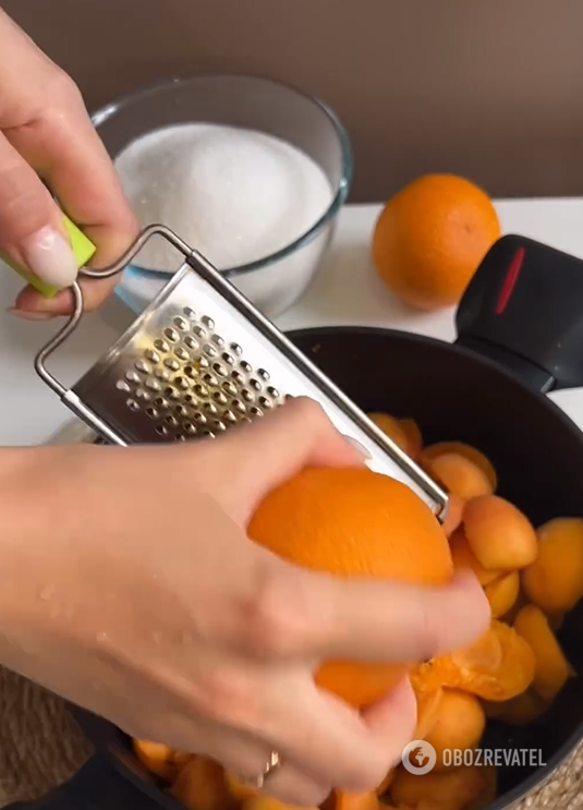 The most delicious apricot jam with orange: very quick to prepare