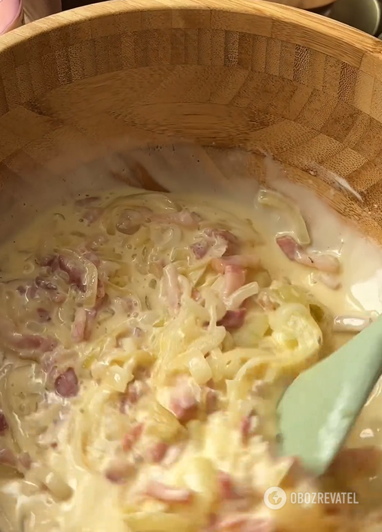 Budget onion pie for a hearty dinner: enough for the whole family